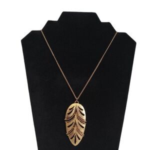 Avon Gold Toned Metal Single Strand Large Oversized Hinged Leaf Pendant Necklace